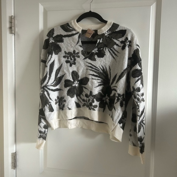 Nude Floral Pattern Sweater Size 38 - Picture 7 of 9